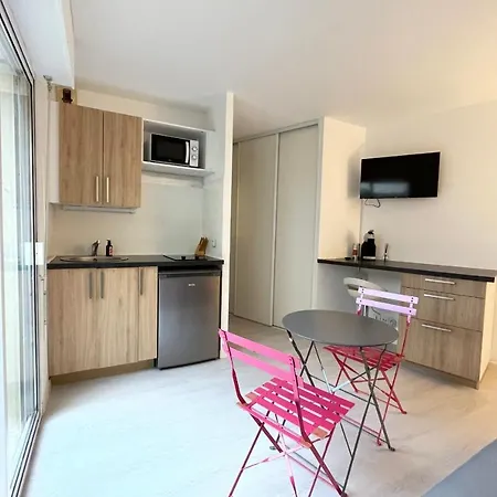 Studio With Private Terrace Near The Old Port Апартаменты