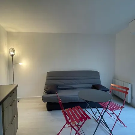 Апартаменты Studio With Private Terrace Near The Old Port *